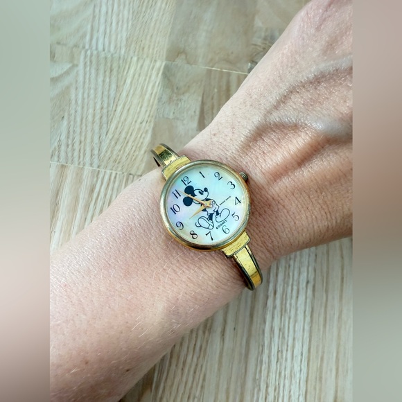 Vintage Disney Swiss made ladies cuff bracelet watch NEW BATTERY - Picture 2 of 9